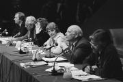 Discussie in Theater Centrum Bellevue met lijsttrekkers PvdA, D66, PPR, PSP en CPN over mogelijkheden | Anefo