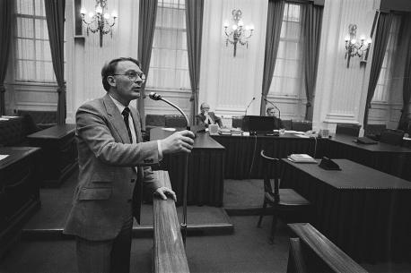 Janmaat tijdens een debat Janmaat tijdens een debat